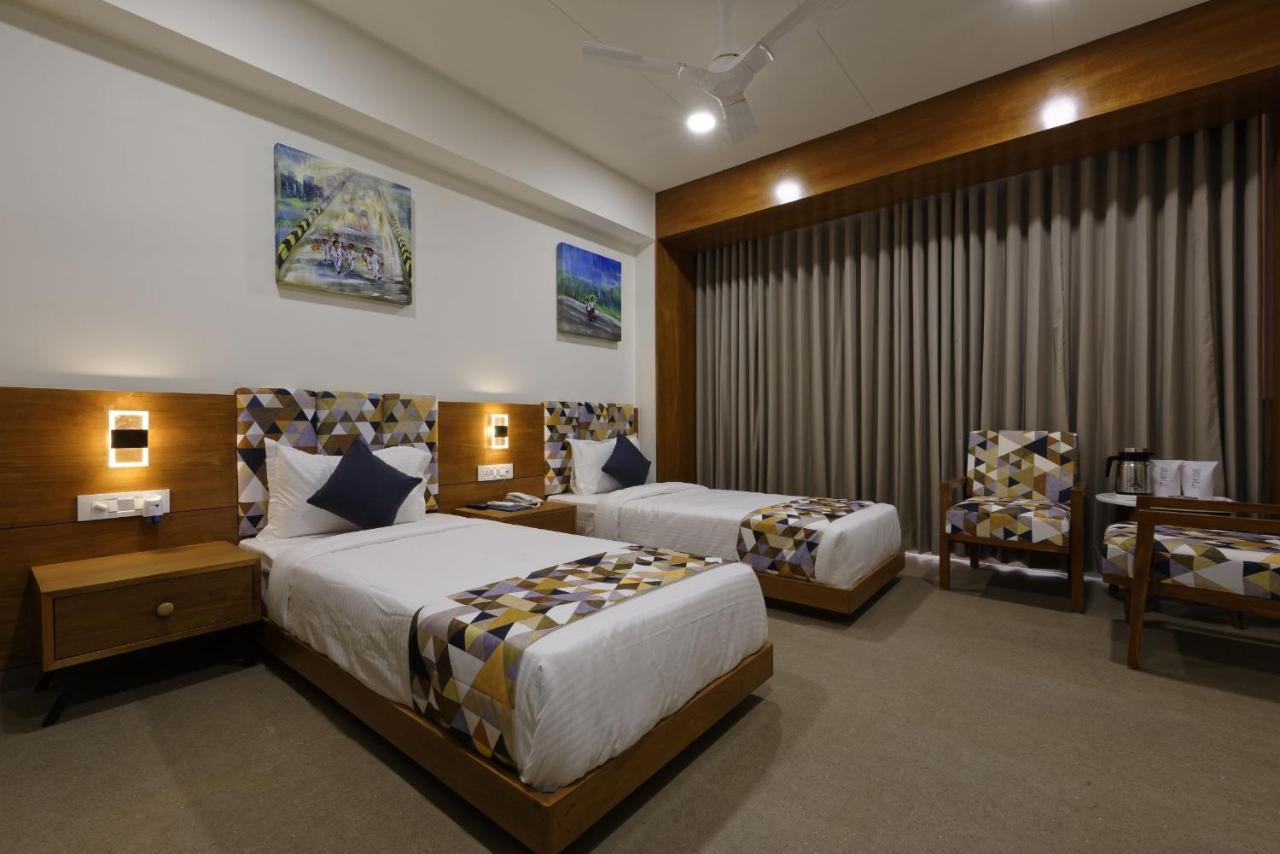 Hotel Flourish International Ahmedabad Luaran gambar