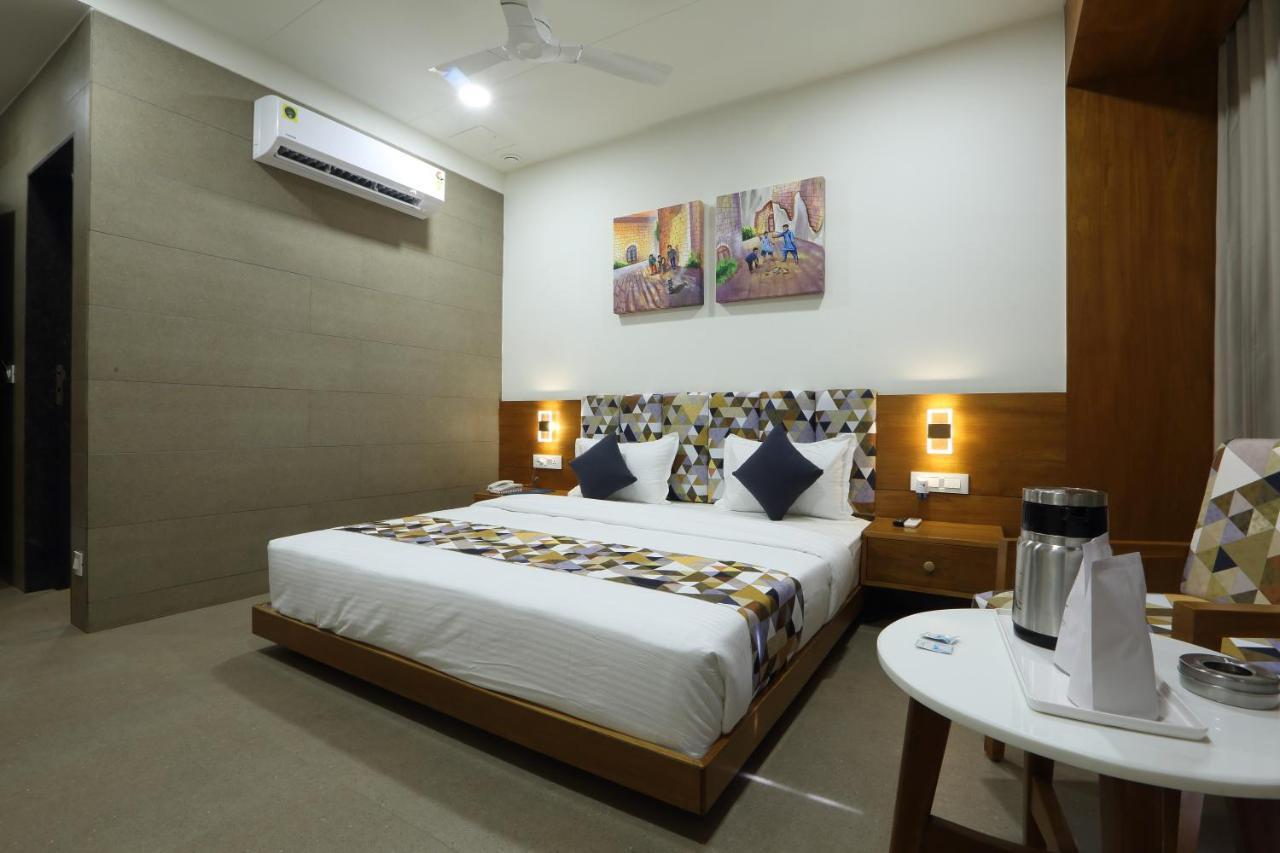 Hotel Flourish International Ahmedabad Luaran gambar